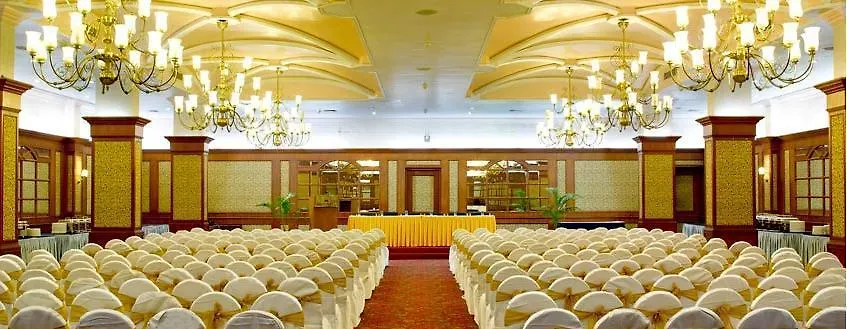 Hotel Abad Plaza Kochi