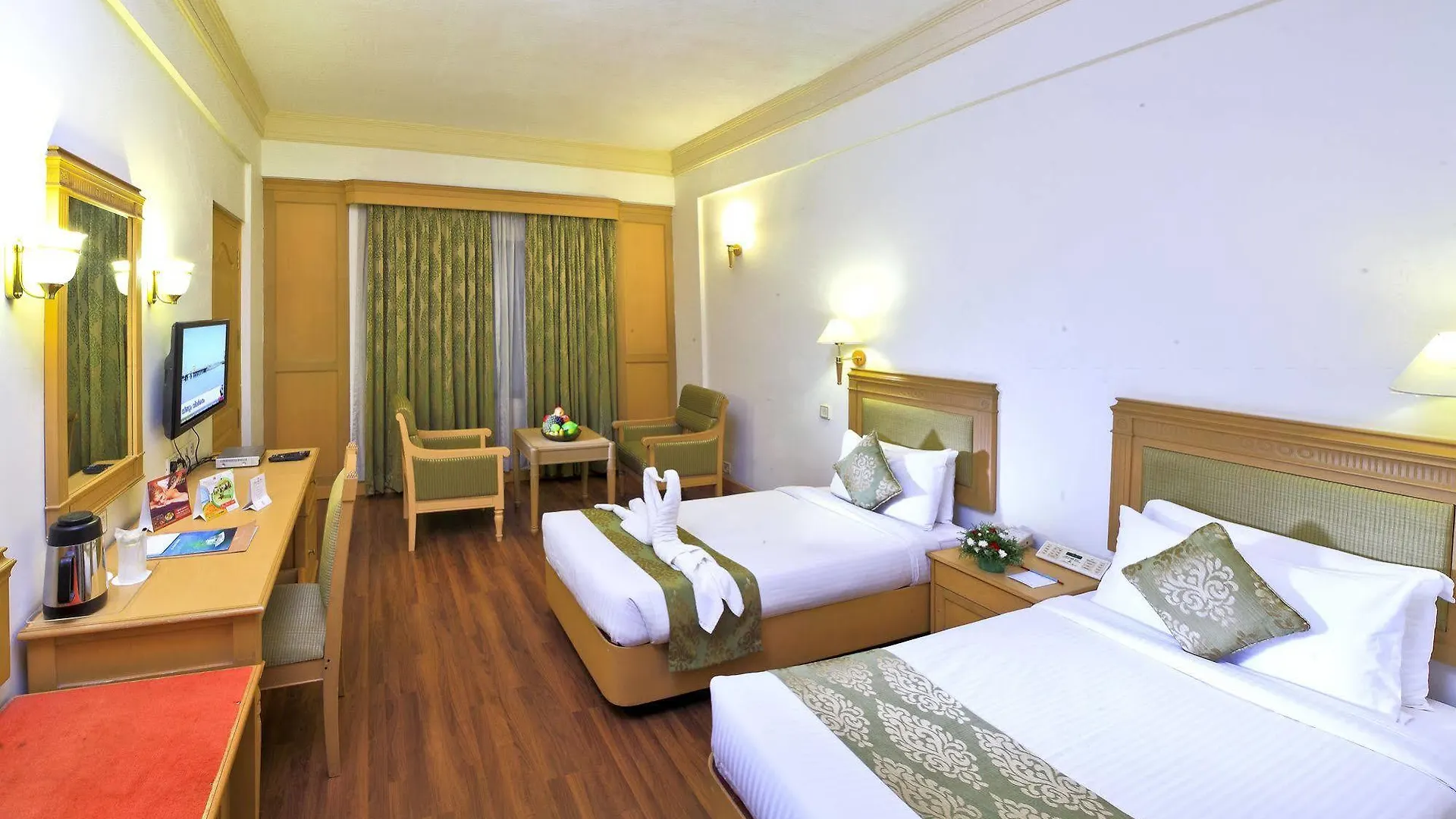 Hotel Abad Plaza Kochi 4*,