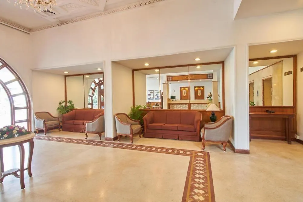 Hotel Abad Plaza Kochi