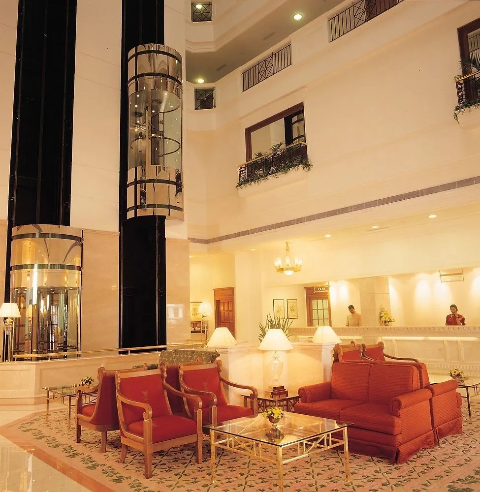 Hotel Abad Plaza Kochi