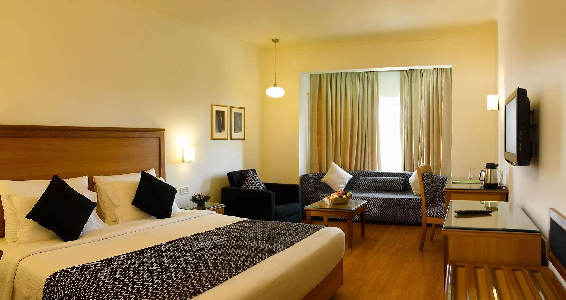 Hotel Abad Plaza Kochi 4*,