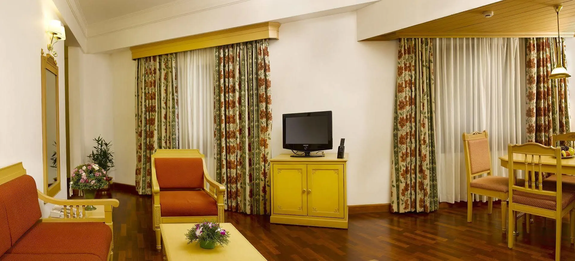 Hotel Abad Plaza Kochi 4*,