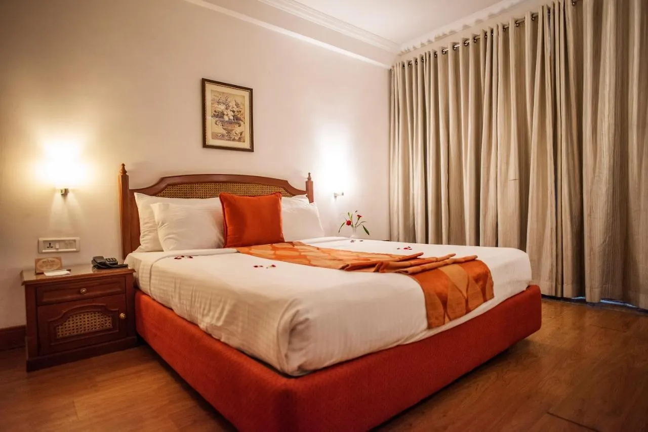 Hotel Abad Plaza Kochi 4*,